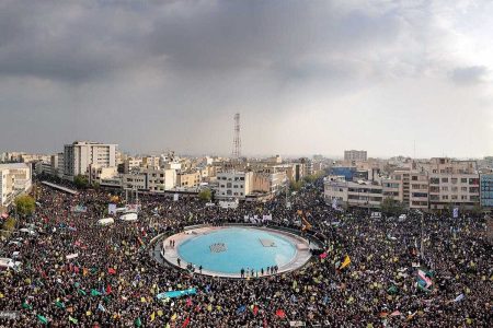 بازتاب حضور مردم در مراسم وداع با رییسی در خبرگزاری فرانسه