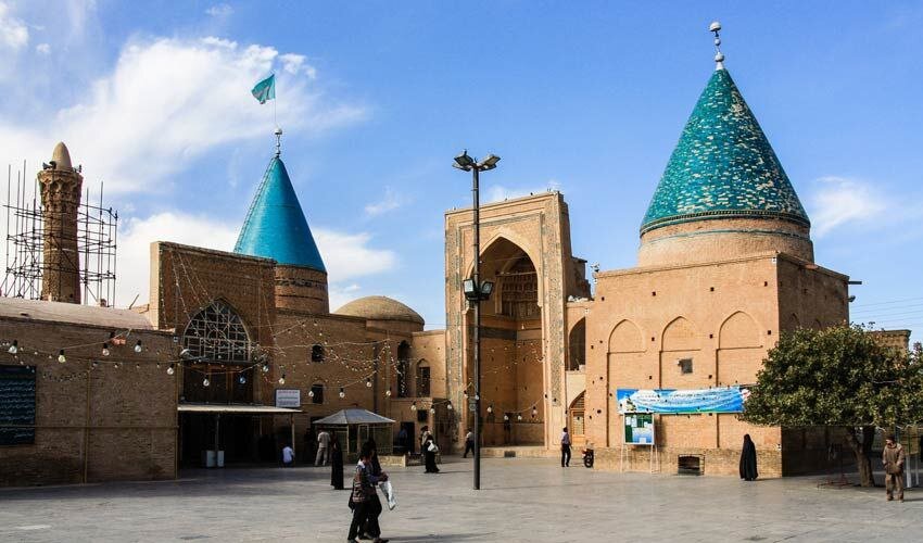 سفر به قاره کوچک/ گشت وگذار در جنگل و زیستگاه یوزپلنگ تا زیارت آرامگاه عارف مشهور