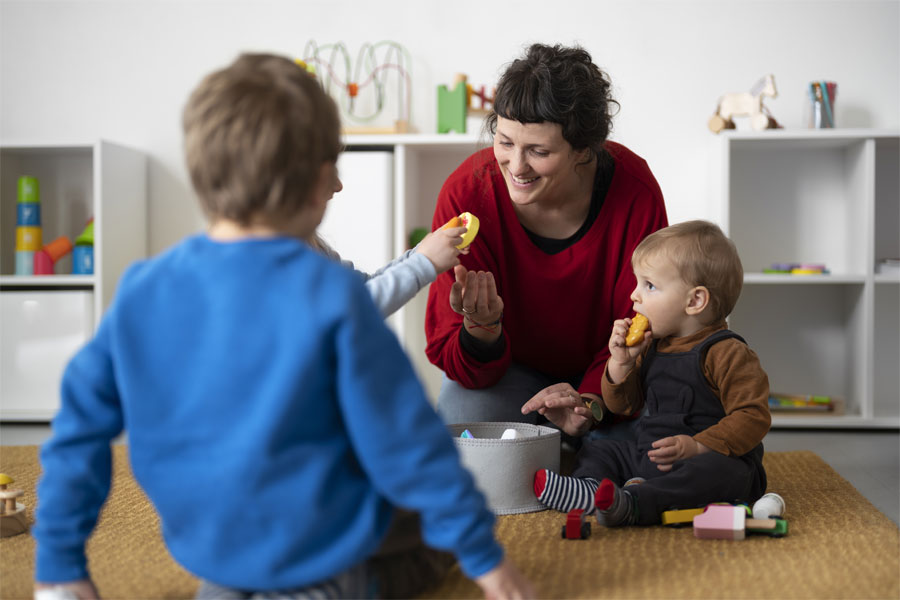 خانواده | مهد کودک نگهداری کودک در منزل خودمان یا مهد کودک